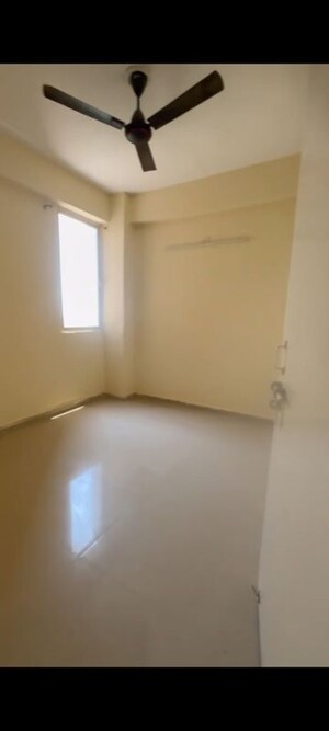 Room in 3 BHK Apartment at Conscient Habitat Residences, Sector 78 – for Rent