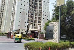 4 BHK + Servant Room,Store Room Apartment For Sale in DLF The Summit