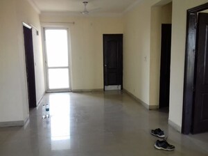 Room in 3 BHK Apartment at JMD Gardens, Sector 33 – for Sale