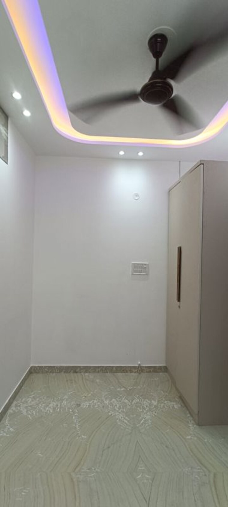 Room, rohini sector 8 1 Bedroom 300 Sq.Ft. Builder Floor In Rohini Sector 8 Delhi 10316962