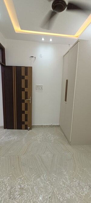 Room in 1 BHK Builder Floor at Rohini Sector 8 – for Sale