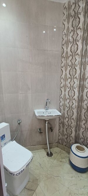 Bathroom in 1 BHK Builder Floor at Rohini Sector 8 – for Sale