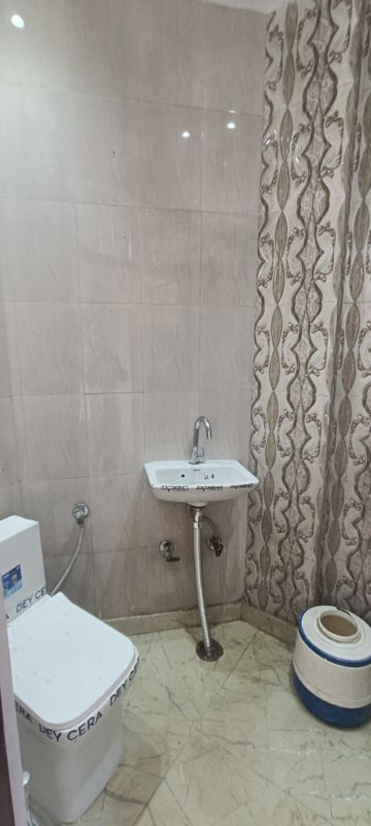 Bathroom, rohini sector 8 1 Bedroom 300 Sq.Ft. Builder Floor In Rohini Sector 8 Delhi 10316962