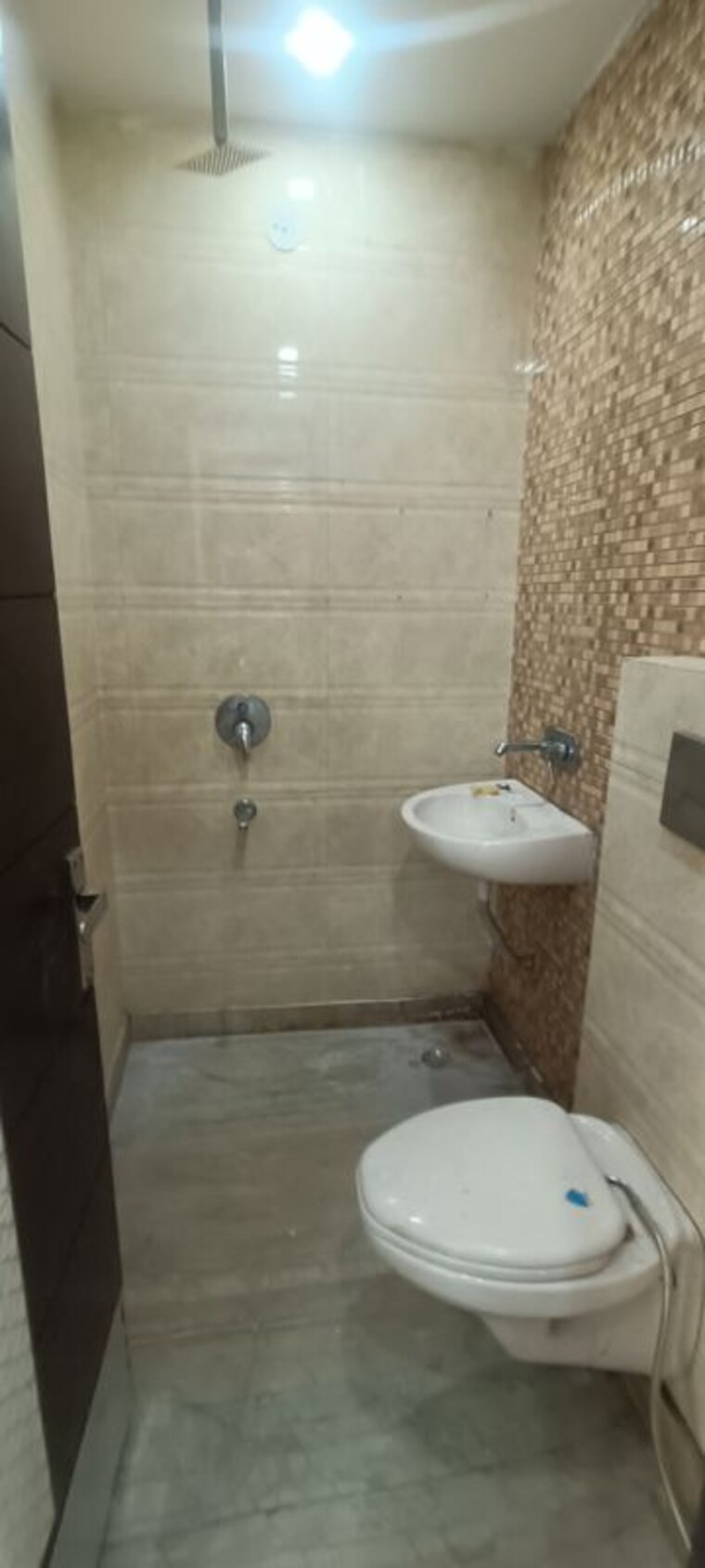 Bathroom, rohini sector 8 3 Bedroom 750 Sq.Ft. Builder Floor In Rohini Sector 8 Delhi 10342684