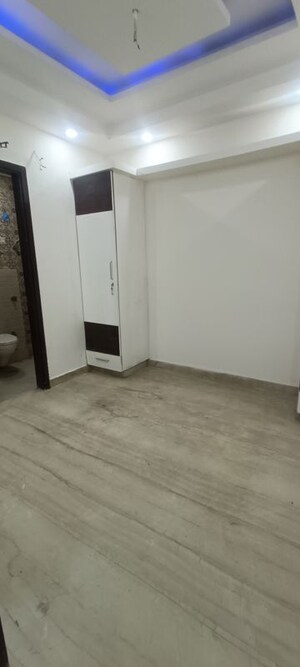 Room in 3 BHK Builder Floor at Rohini Sector 8 – for Rent