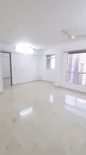 3 BHK Apartment For Rent in Lodha Amara, Kolshet Road