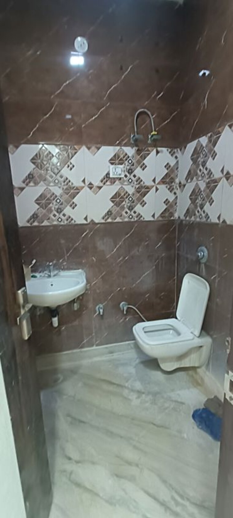 Bathroom, rohini sector 8 2 Bedroom 600 Sq.Ft. Builder Floor In Rohini Sector 8 Delhi 10342706