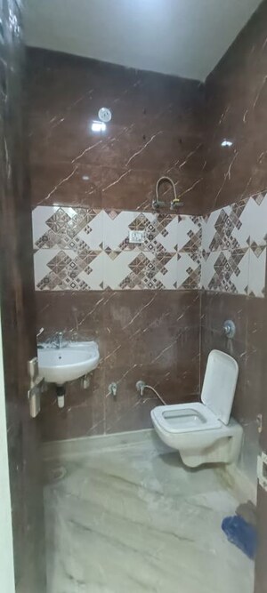 Bathroom in 2 BHK Builder Floor at Rohini Sector 8 – for Rent
