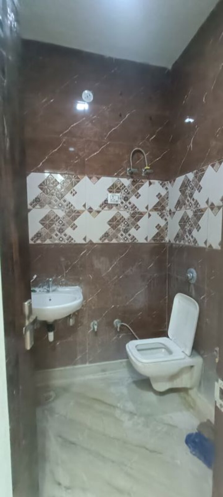 Bathroom, rohini sector 8 2 Bedroom 600 Sq.Ft. Builder Floor In Rohini Sector 8 Delhi 10342706