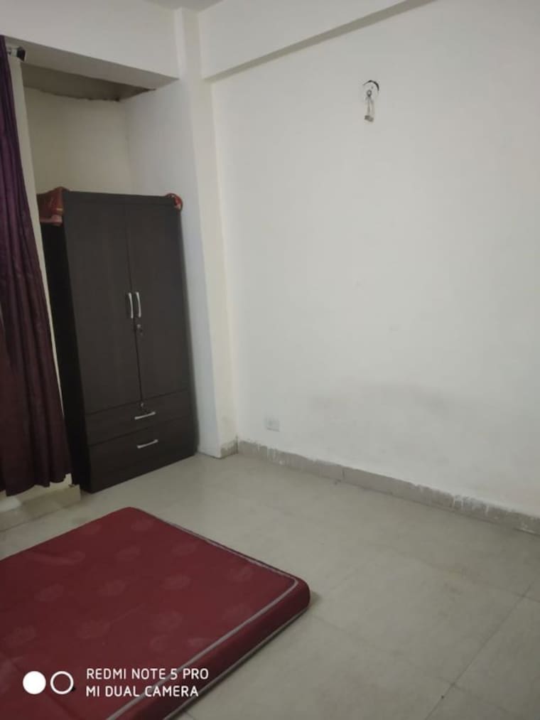 Room, sector swarn nagri 2 Bedroom 100 Sq.Mt. Builder Floor In Sector Swarn Nagri Greater Noida 10342789