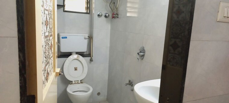 Bathroom, bandra west 1 Bedroom 500 Sq.Ft. Apartment In Bandra West Mumbai 10342826
