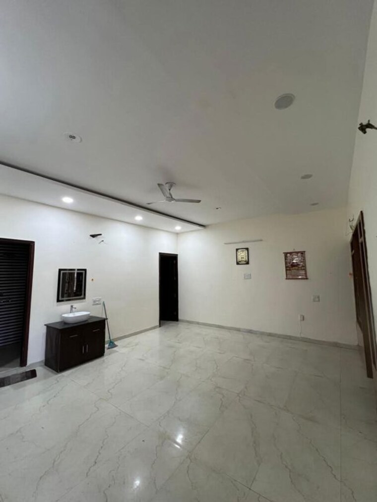 Room, nk-sharma-savitry-greens 2 Bedroom 1000 Sq.Ft. Apartment In Lohgarh Zirakpur 10342833