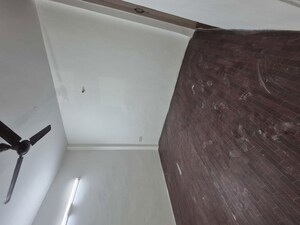 Furnished Amenities in 2.5 BHK Builder Floor at Acharya Niketan – for Rent