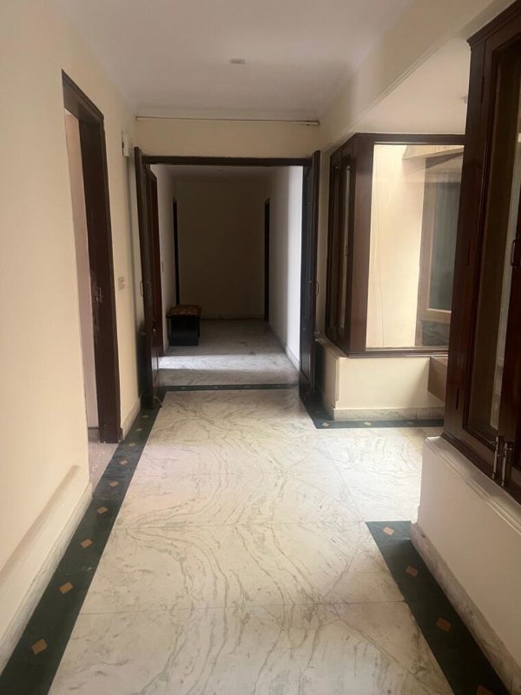 undefined, sector 51 3.5 Bedroom 450 Sq.Mt. Independent House In Sector 51 Noida 10342861