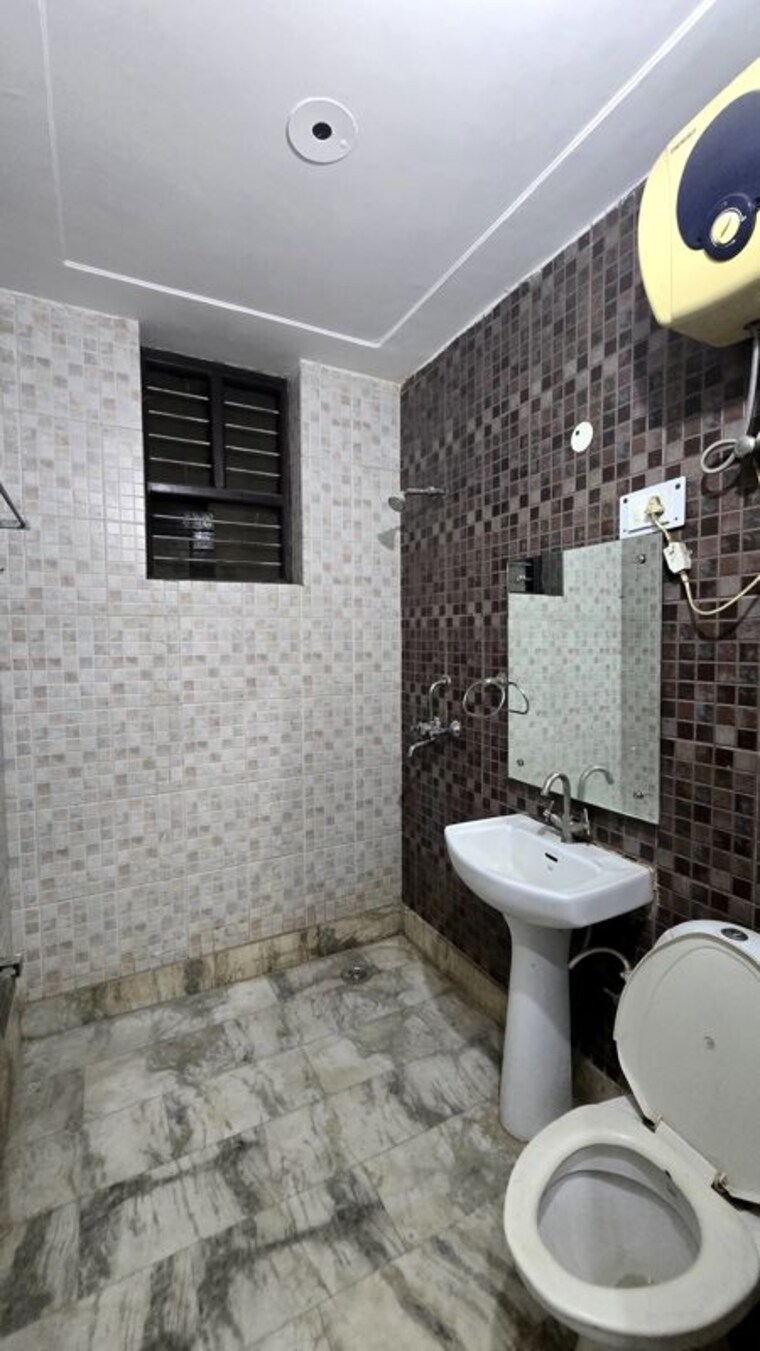 Bathroom, sector 47 2 Bedroom 1460 Sq.Ft. Builder Floor In Sector 47 Gurgaon 10342838