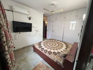 Bedroom in 2 BHK Builder Floor at Dayanand Colony – for Rent