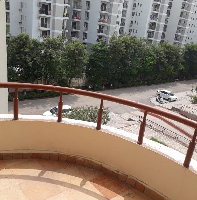 Balcony, vip road 2 Bedroom 1200 Sq.Ft. Apartment In Vip Road Zirakpur 10342890