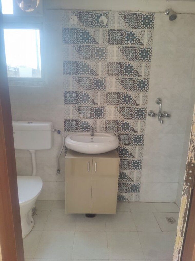 Bathroom, signature-global-proxima-phase-2 2 Bedroom 690 Sq.Ft. Apartment In Sector 89 Gurgaon 10342854