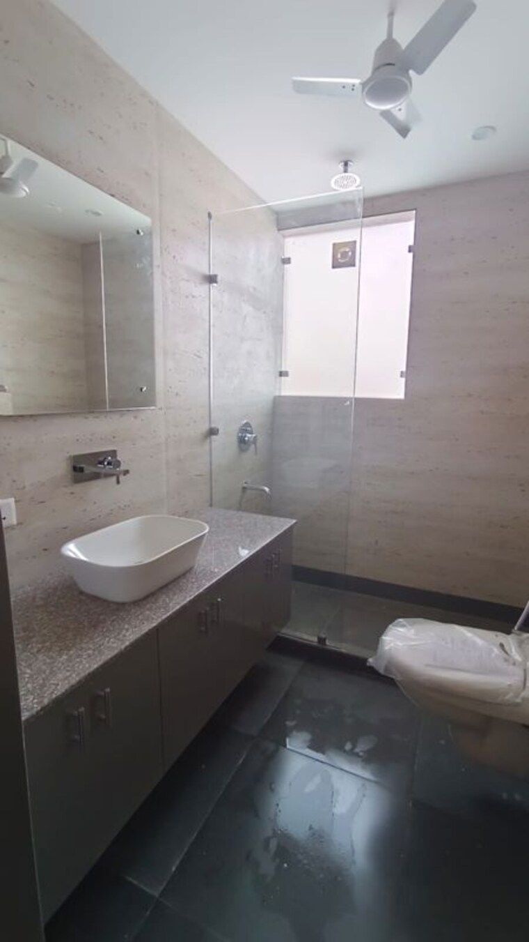 Bathroom, greater kailash ii 4 Bedroom 300 Sq.Yd. Builder Floor In Greater Kailash ii Delhi 10342898