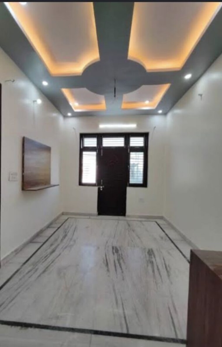 Room, sector 16 3.5 Bedroom 186 Sq.Yd. Independent House In Sector 16 Faridabad 10342906
