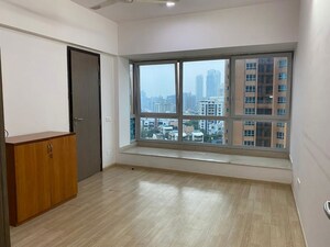 Room in 2.5 BHK Apartment at DB Orchid Woods, Goregaon East – for Rent