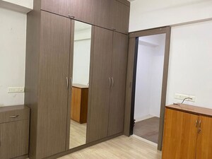 Room in 2.5 BHK Apartment at DB Orchid Woods, Goregaon East – for Rent