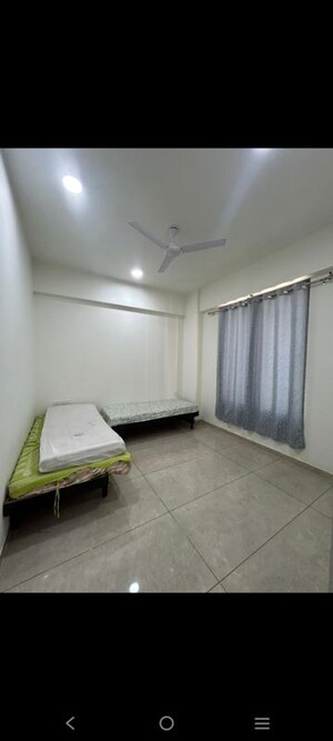 Room in 3 BHK Apartment at Aashka Floret, Science City – for Rent