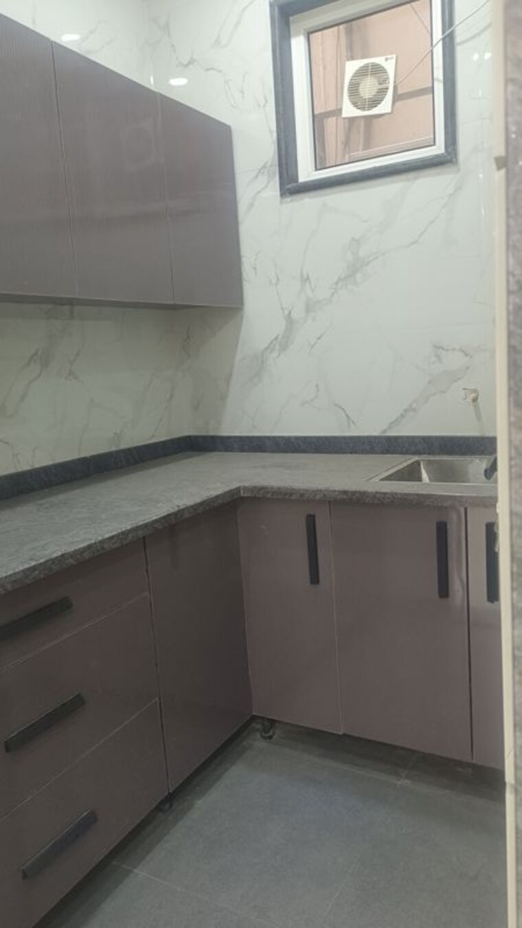 Bathroom, karol bagh Commercial Showroom 2368 Sq.Ft. In Karol Bagh Delhi 10342946