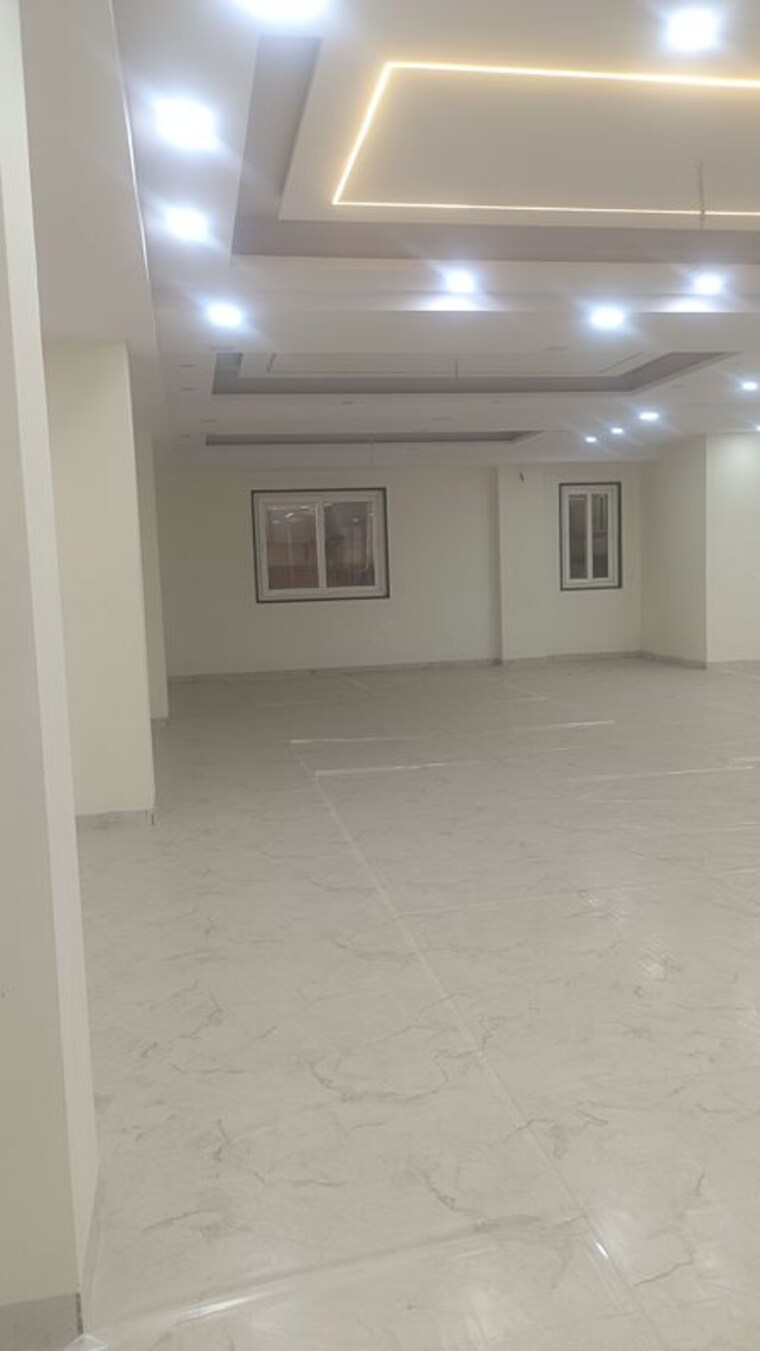 Room, karol bagh Commercial Showroom 2368 Sq.Ft. In Karol Bagh Delhi 10342946
