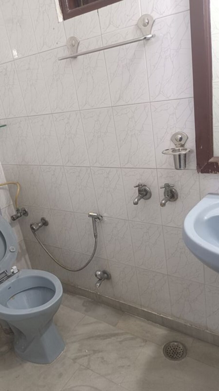Bathroom, old rajinder nagar 2 Bedroom 658 Sq.Ft. Builder Floor In Old Rajinder Nagar Delhi 10342981