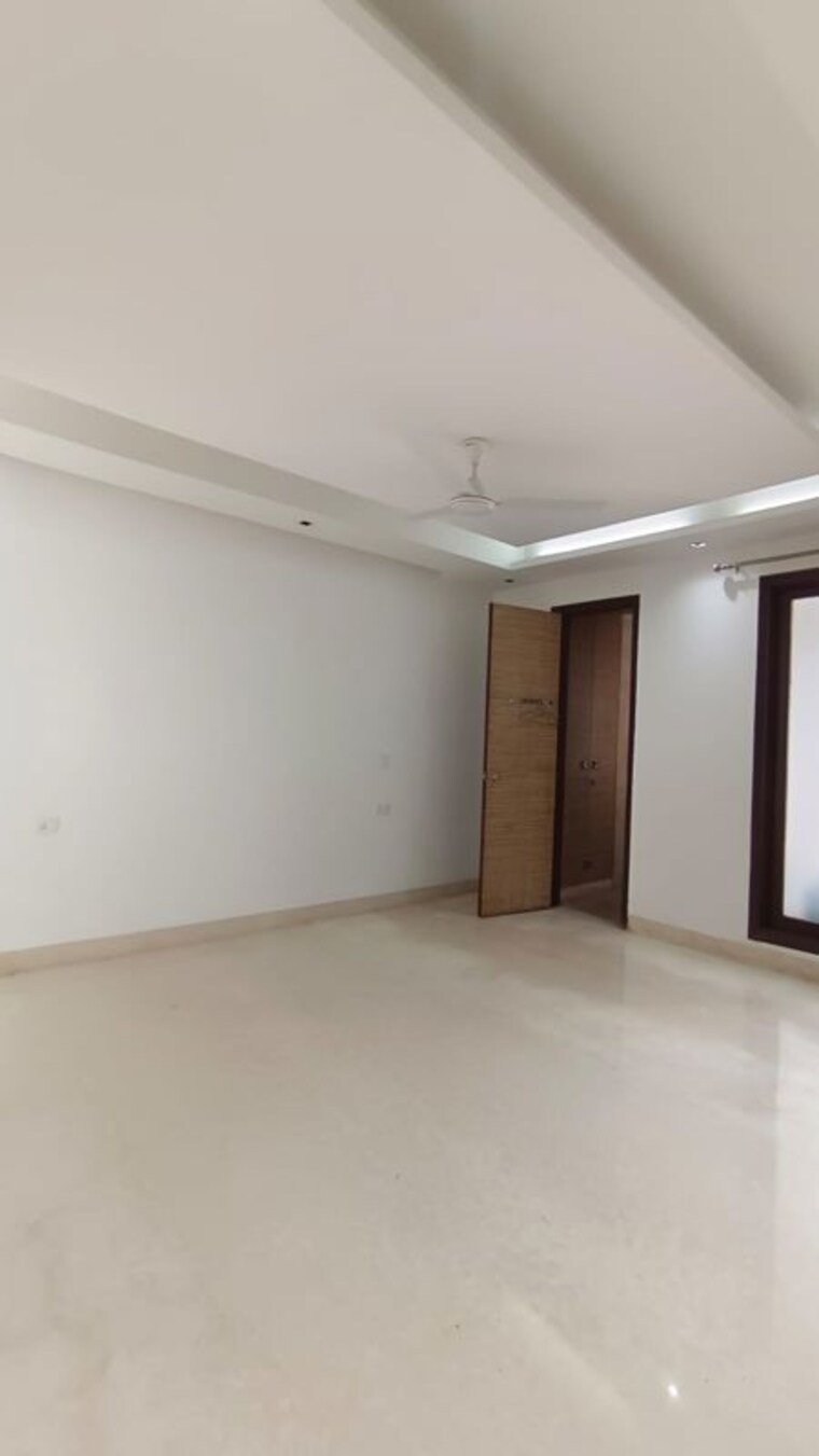 Room, greater kailash ii 4 Bedroom 400 Sq.Yd. Builder Floor In Greater Kailash ii Delhi 10342970
