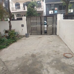 Parking in 2.5 BHK Villa at Sector 46 – for Sale