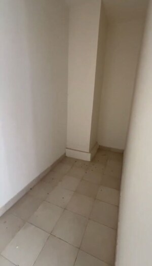 Room in 5 BHK Penthouse at Sector 82 – for Sale