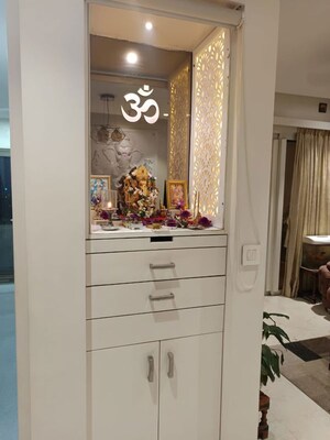 Furnished Amenities in 3.5 BHK Apartment at Lodha Fiorenza, Goregaon East – for Rent