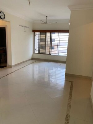 Room in 3 BHK Apartment at Raheja Sherwood, Goregaon East – for Rent