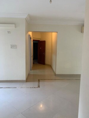 Room in 3 BHK Apartment at Raheja Sherwood, Goregaon East – for Rent