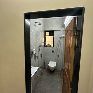 Bathroom in 1 BHK Apartment at Jupiter Apartments Lokhandwala Complex, Lokhandwala Complex – for Rent