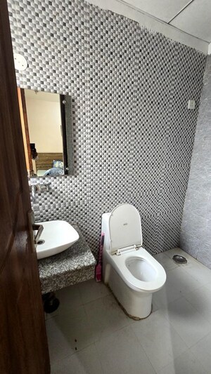 Bathroom in 1 RK Builder Floor at Sector 46 – for Rent