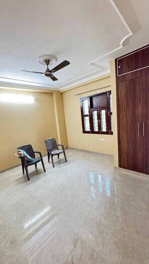 Room in 4 BHK Builder Floor at Nangal Dewat – for Rent