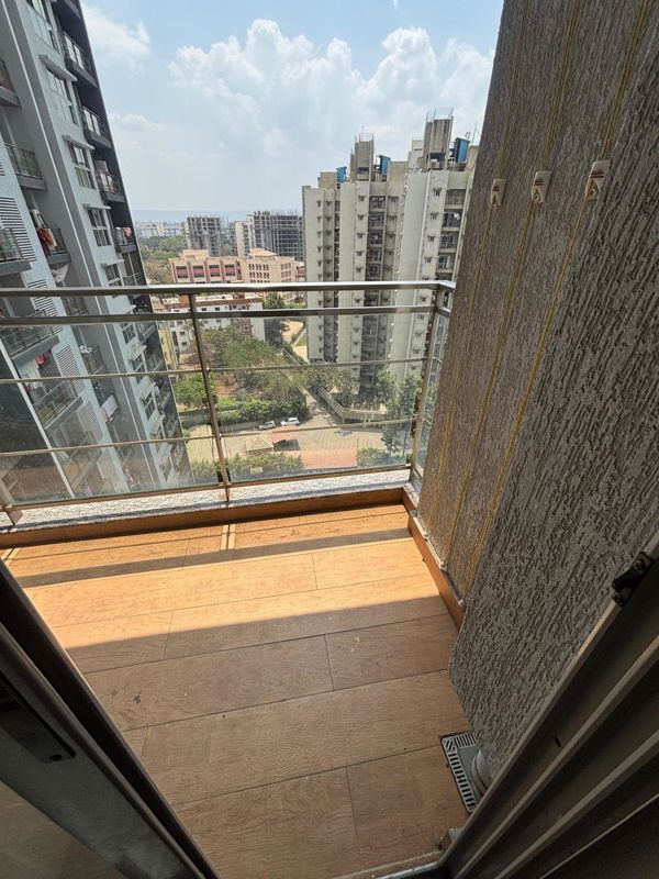 2.5 BHK + Pooja Room Apartment For Rent in Amanora Adreno Towers