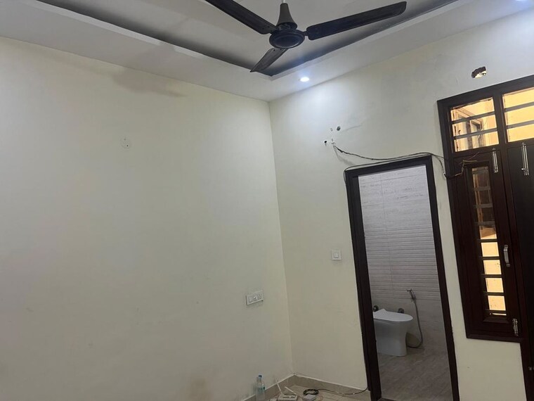 Room, ambala highway 3 Bedroom 100 Sq.Yd. Builder Floor In Ambala Highway Zirakpur 10343194