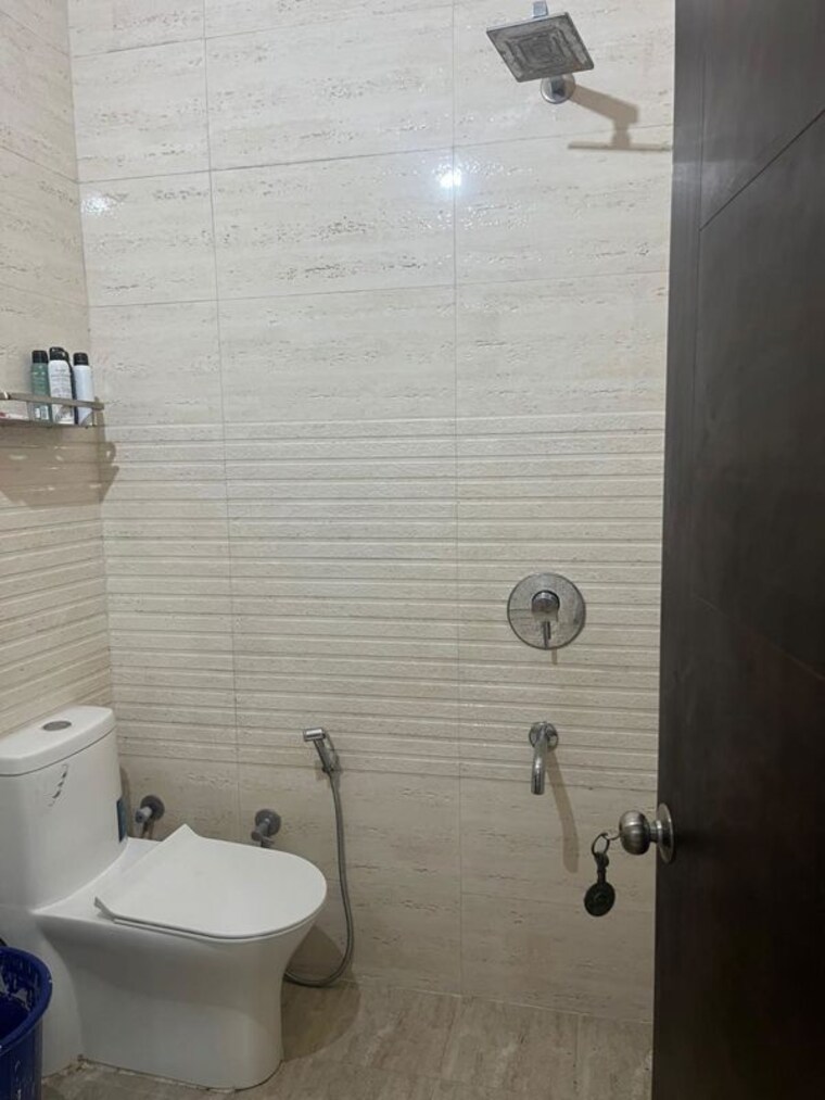 Bathroom, ambala highway 3 Bedroom 100 Sq.Yd. Builder Floor In Ambala Highway Zirakpur 10343210