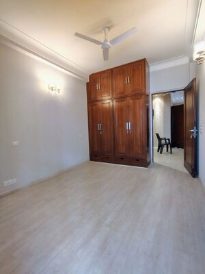 Room in 3 BHK Apartment at Greater Kailash I – for Rent