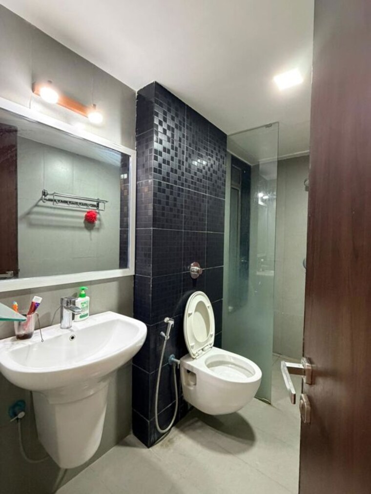 Bathroom, lodha-splendora 3 Bedroom 1369 Sq.Ft. Apartment In Ghodbunder Road Thane 10343182