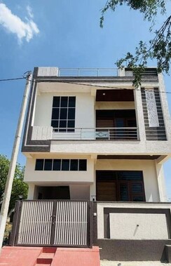 4 BHK + Pooja Room,Servant Room,Study Room,Extra Room,Store Room Independent House For Sale in Sector 62