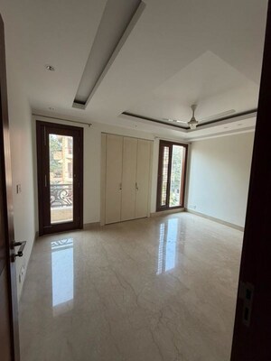 Room in 4 BHK Apartment at Greater Kailash I – for Rent