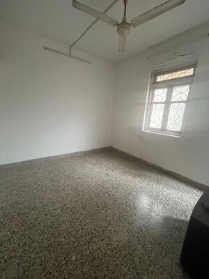 Room in 2 BHK Apartment at Miramar – for Rent
