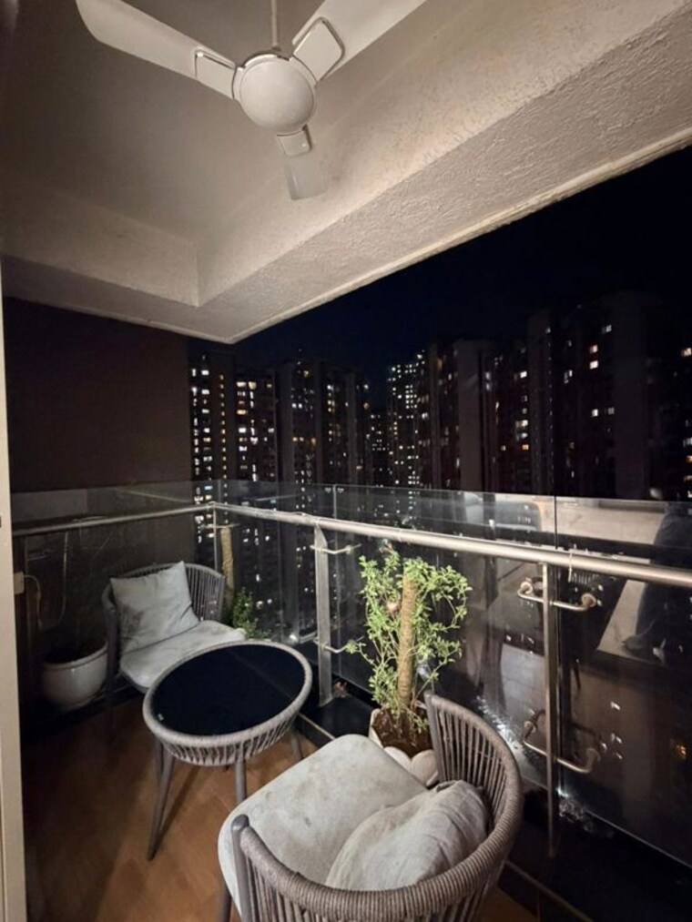 Balcony, lodha-splendora 3 Bedroom 1350 Sq.Ft. Apartment In Ghodbunder Road Thane 10343250