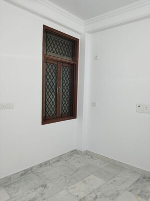 Room in 2 BHK Apartment at Malviya Nagar – for Rent