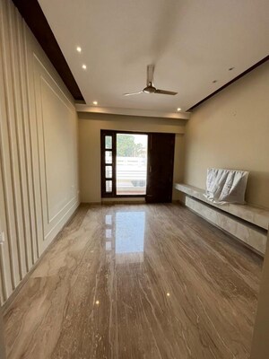 Room in 3 BHK Builder Floor at Sector 9 Panchkula – for Rent